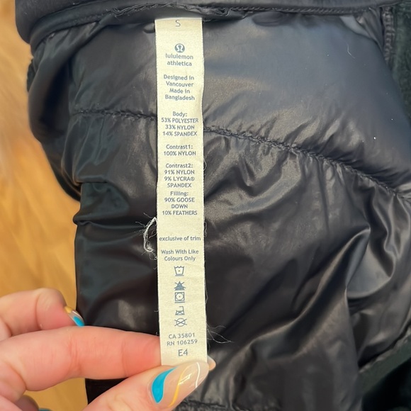 Lululemon men black jacket in size Small. - Picture 6 of 7